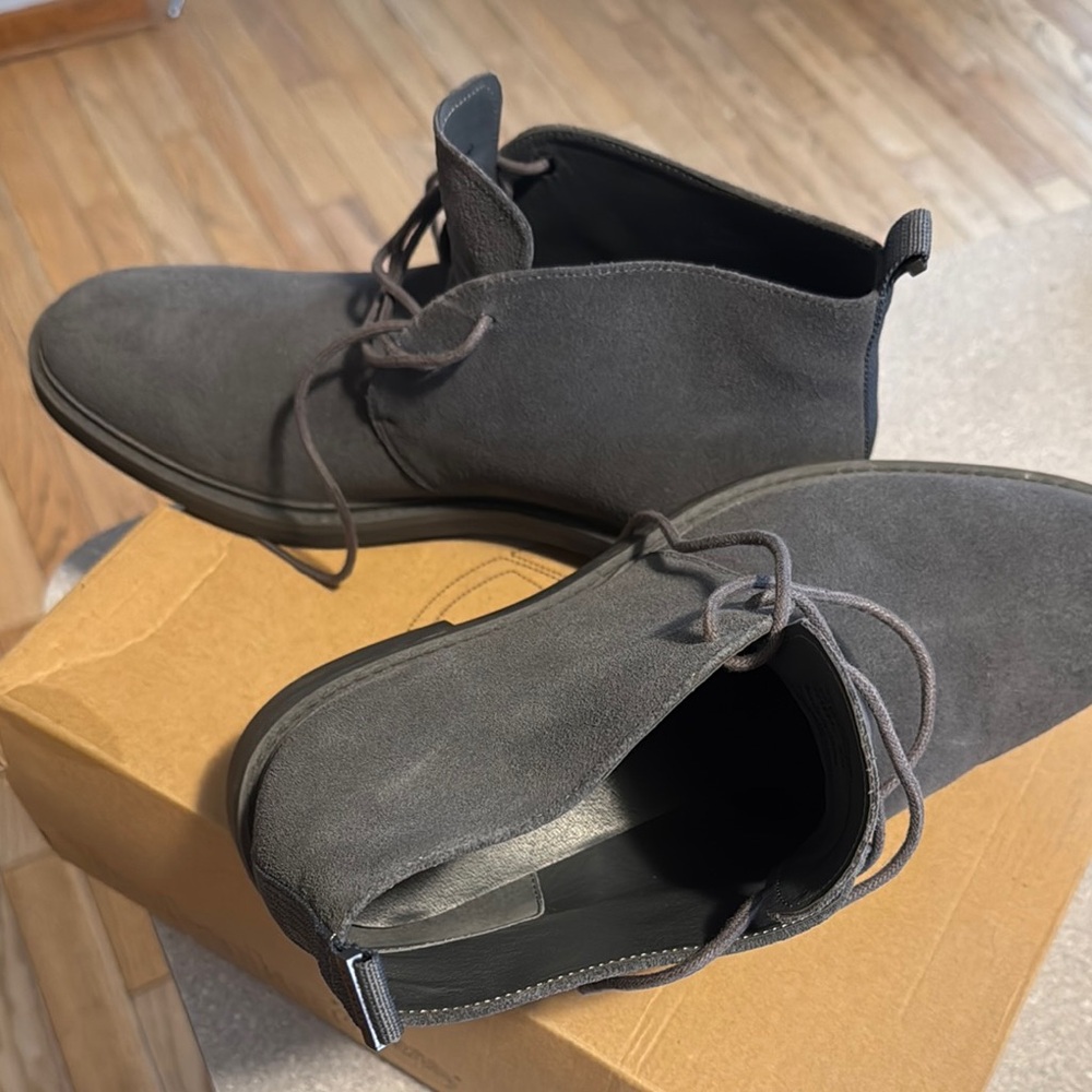 Men's Gray Suede Chukka Boots